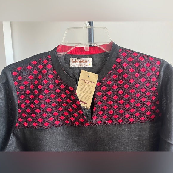 NWT Fabindia Elegant Kurta Black & Red 100% Silk Embroidered Appliqué Nehru Med - Picture 2 of 9
